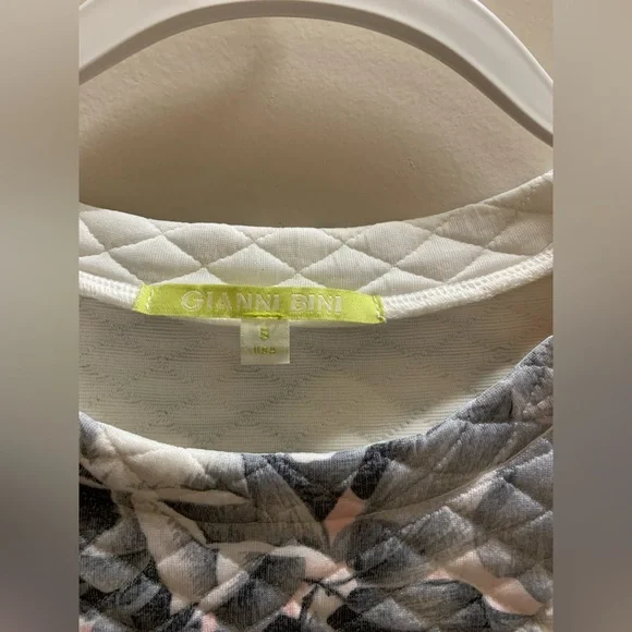 NWOT Gianni Bini Rose Print Quilted Crop Top - Perfect condition, never worn🌷🌹 - Picture 3 of 7